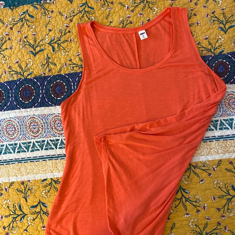 Women’s flowy tank